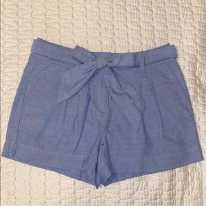 Vineyard Vines bow front pleated shorts